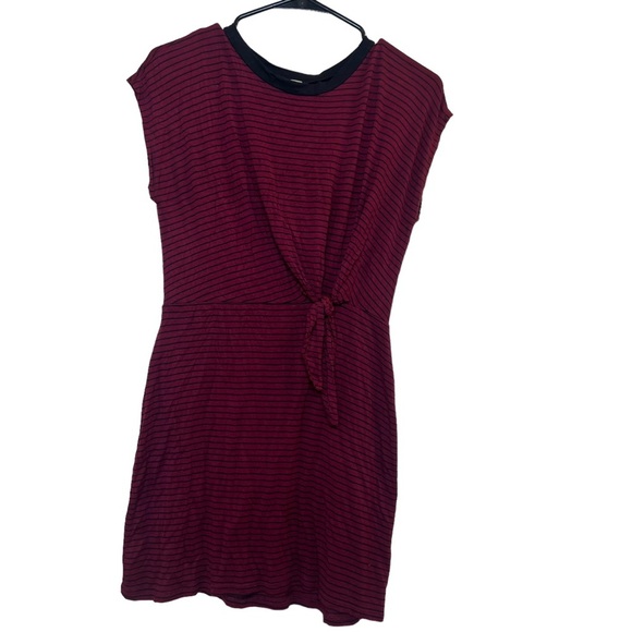 Alya Dress‎ - Picture 1 of 4